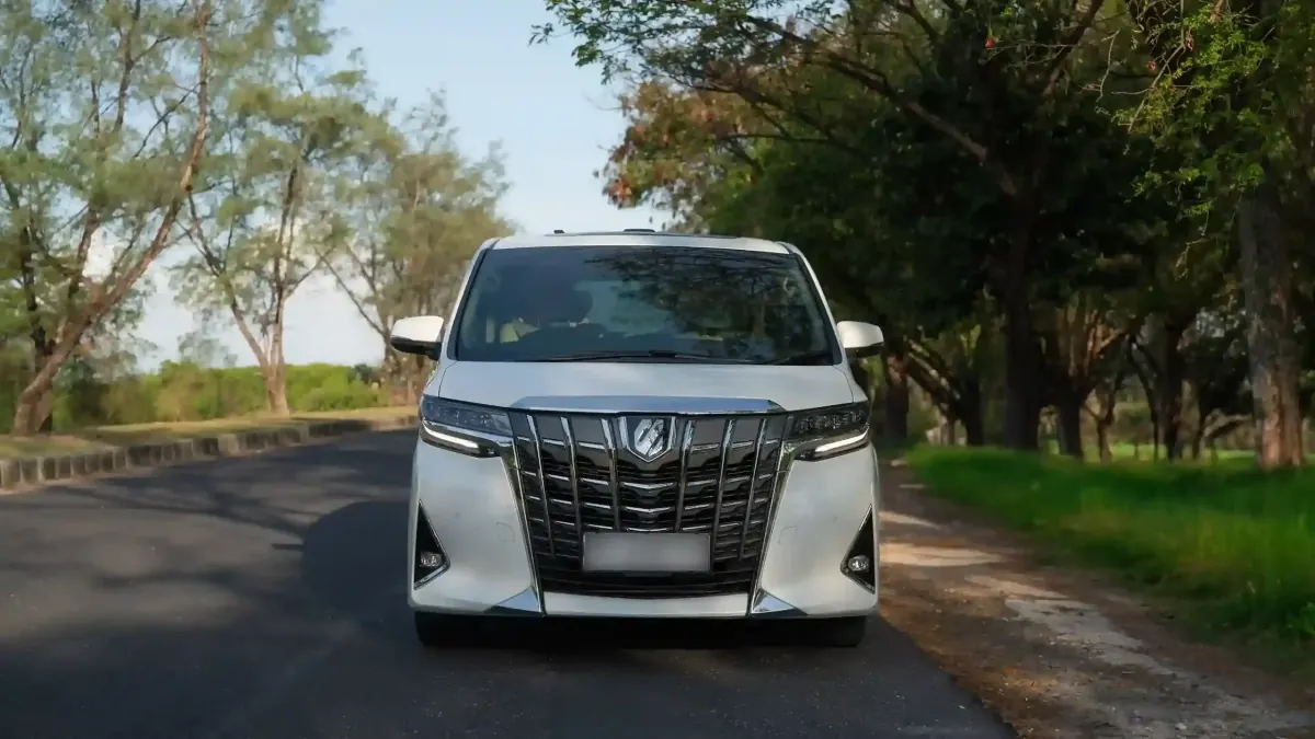 White Toyota Alphard, front view