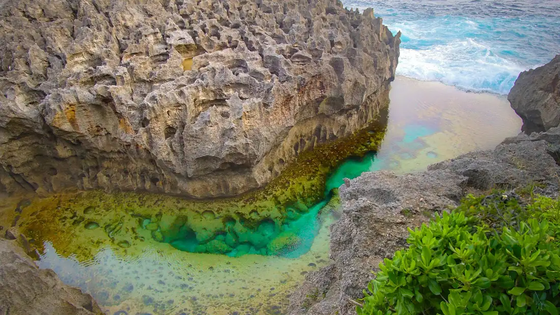Turquoise rock pool at Angel’s Billabong, Nusa Penida